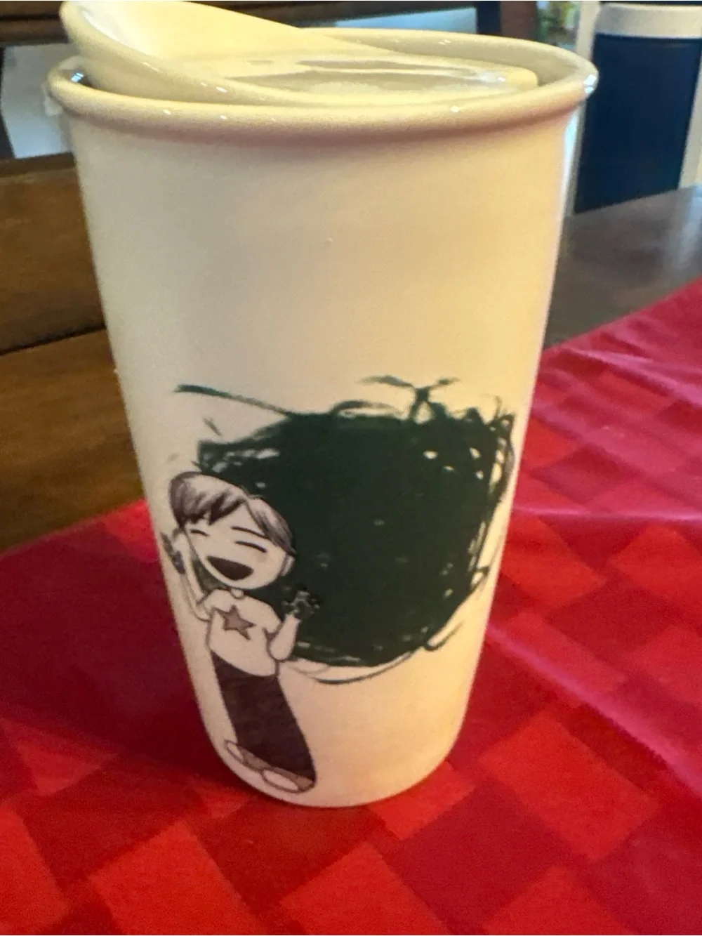 Ceramic Travel Mug with Green Graphic and Spill-Resistant Lid
